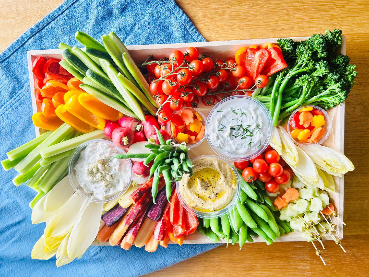 Large Fresh Seasonal Vegetable Platter ( Serves 15-20)